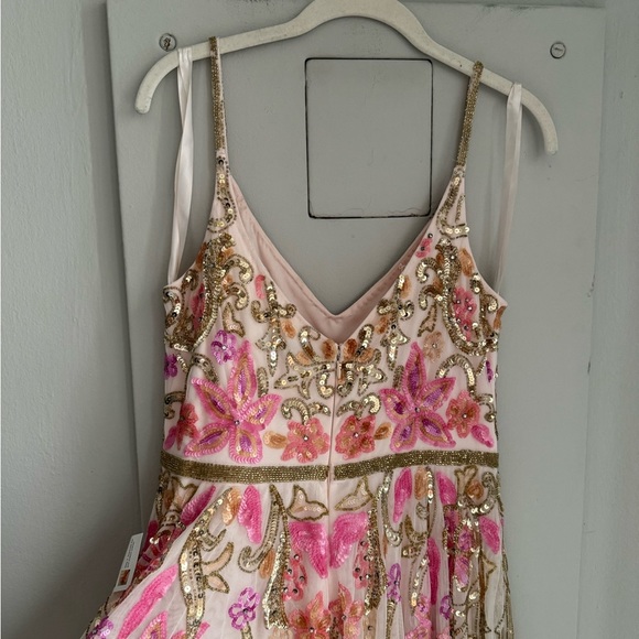 MAC DUGGAL NWT V Neck Floral Embellished Spaghetti Strap Gown in Oyster Multi 10 - Picture 8 of 13